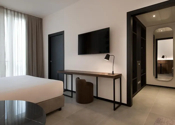 J Hotel